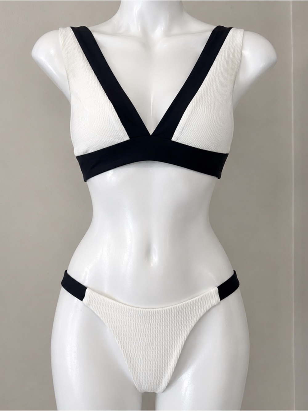 Vitamin A White & Black Ribbed Bikini Set NWT Size XS Sustainable Swim ⭐️